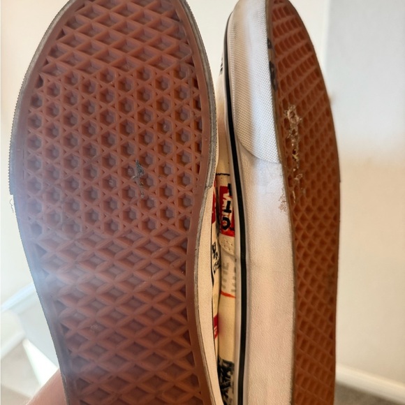 Vans Men’s Official Packaging Label Cream and Red Graphic Sneakers Sz 11 - Picture 7 of 8